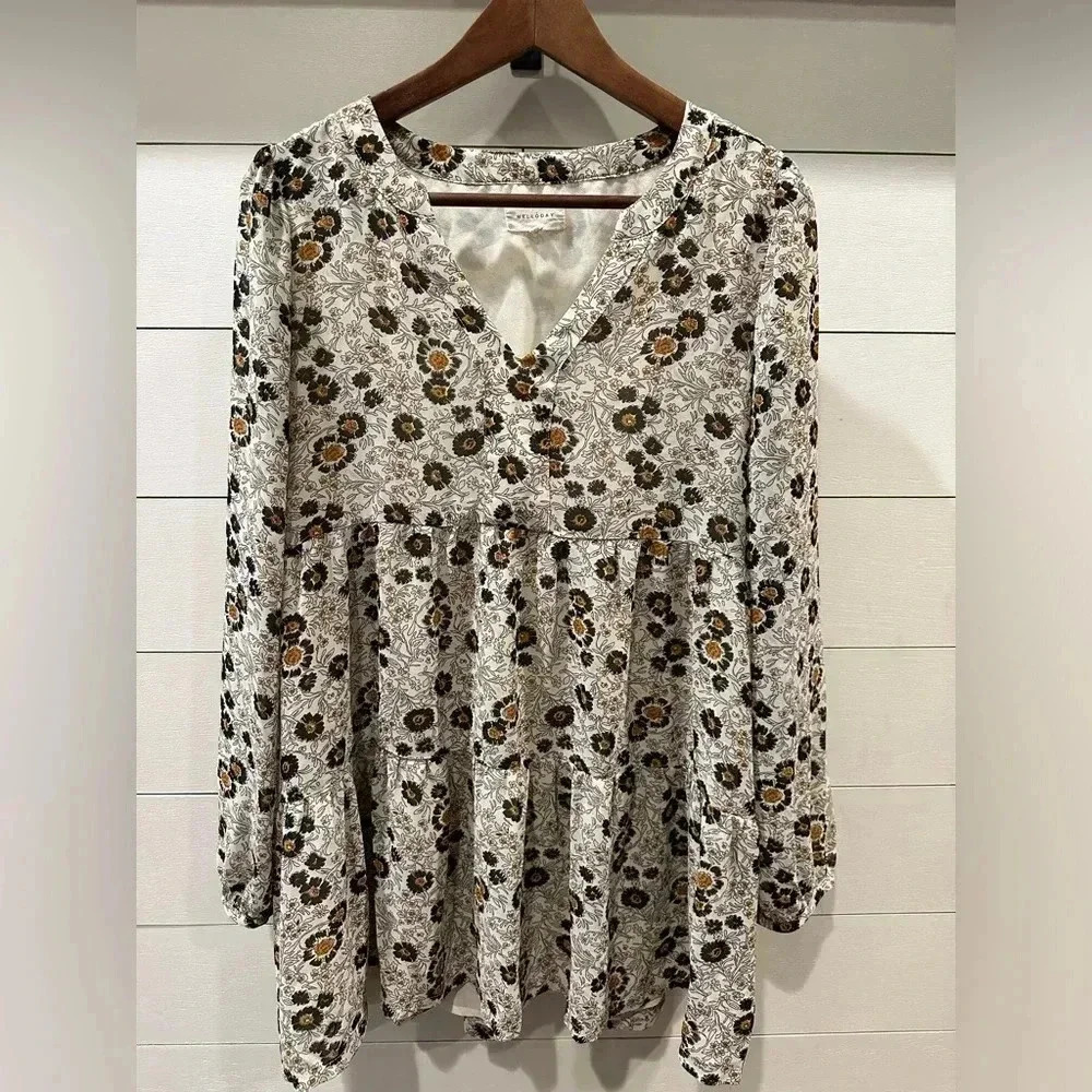 Melloday Floral Tunic Top- size Medium